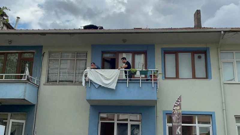 Evinin balkonunda ölü bulundu
