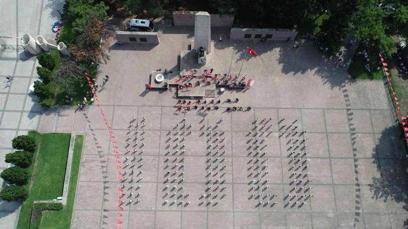 300 kişilik zeybek ile 100. yıl coşkusu
