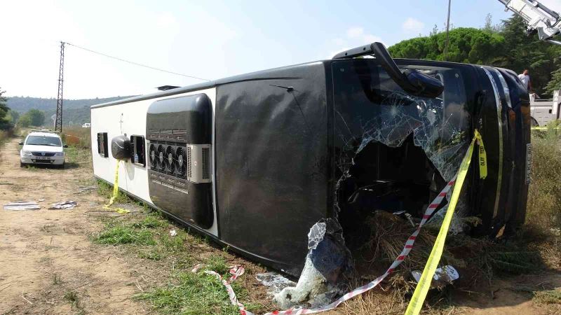 Çanakkale’de devrilen tur otobüsünün şoförü tutuklandı

