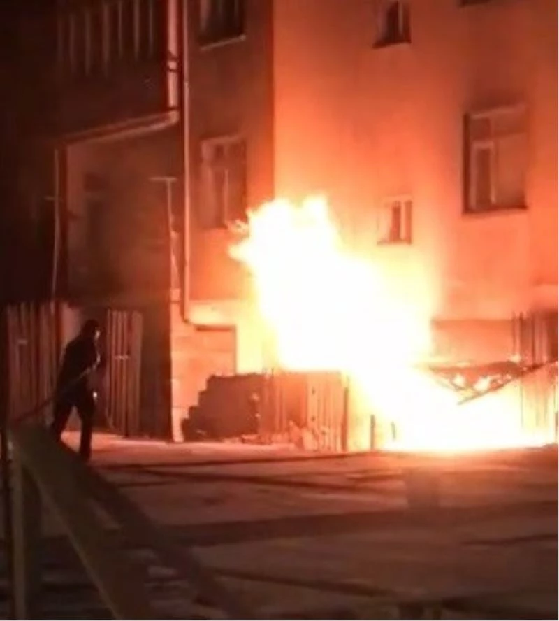 Elazığ’da korkutan odunluk yangını
