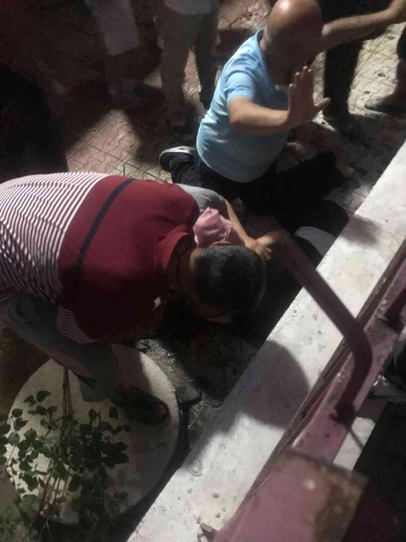 Tartıştığı komşusunu balkondan aşağı attı
