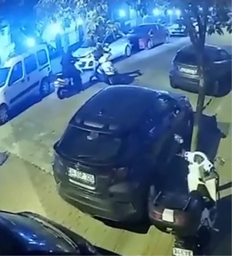 Kağıthane’de maskeli iki kişi park halindeki motosikleti çalıp kaçtı
