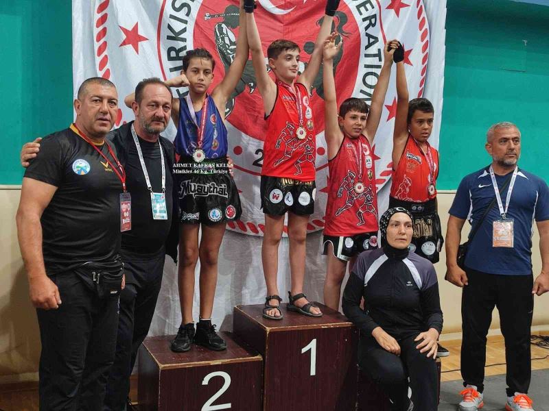 Muay Thai’de 4 madalya
