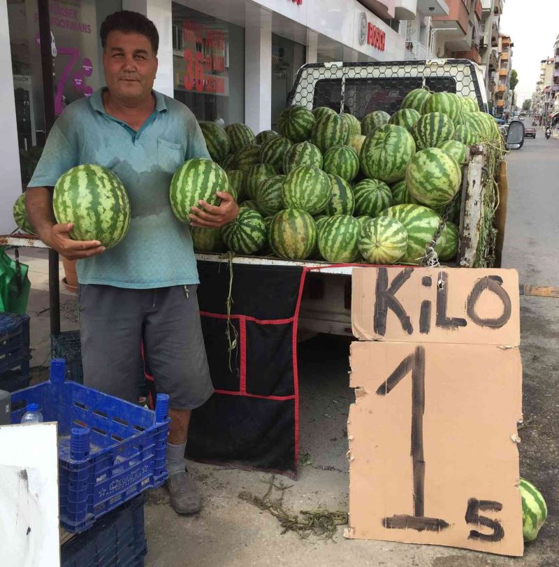 Alaşehir’de karpuzun fiyatı 1 buçuk liraya düştü
