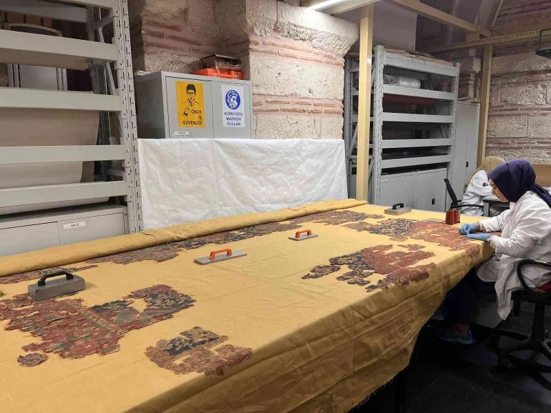 Asırlık vakıf şaheserleri, cerrah titizliğinde restore ediliyor
