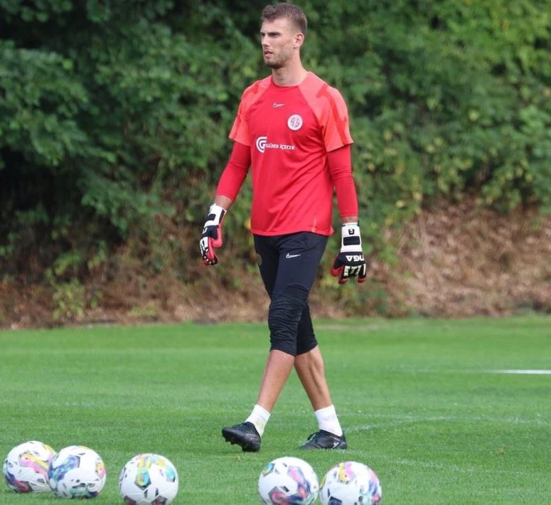 Antalyaspor, kaleci Sousa’yı Bodrumspor’a kiraladı