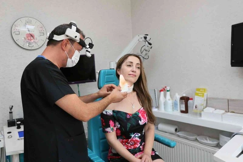 Tükürük bezindeki tümörün alınması için Hollanda’dan Cerrahi Hastanesi’ne geldi
