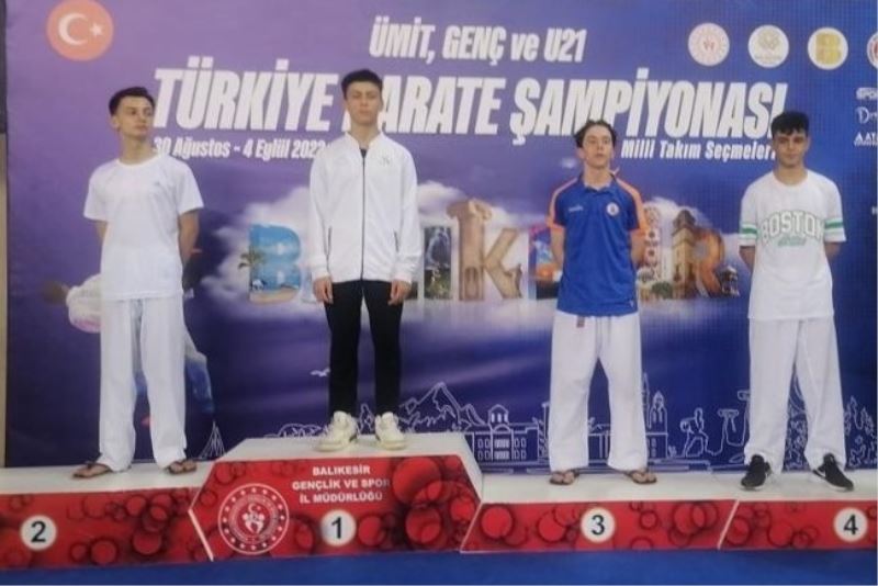 İzmit Belediyesporlu Batuhan, karatede Türkiye şampiyonu oldu
