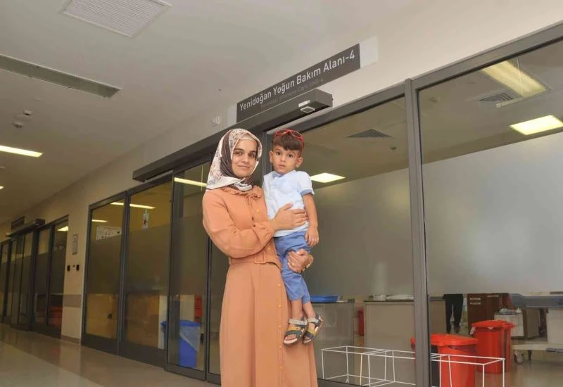 600 gram doğan Hasan, hastane personelini hiç unutmuyor
