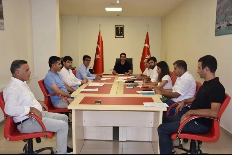 Muş Gençlik ve Spor İl Müdürü Taşdemir şube müdürleri ile 2022-20233 eğitim yılında yapacakları çalışmaları masaya yatırdı
