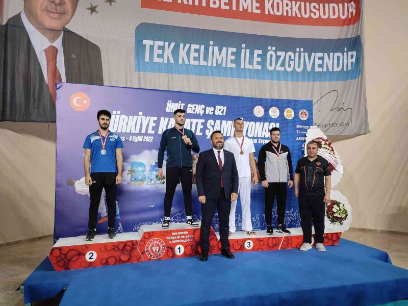 Ümit Genç ve U21 Türkiye Karate Şampiyonası’nda Bursa Büyükşehir Belediyesporlu karatecilerden 5 madalya

