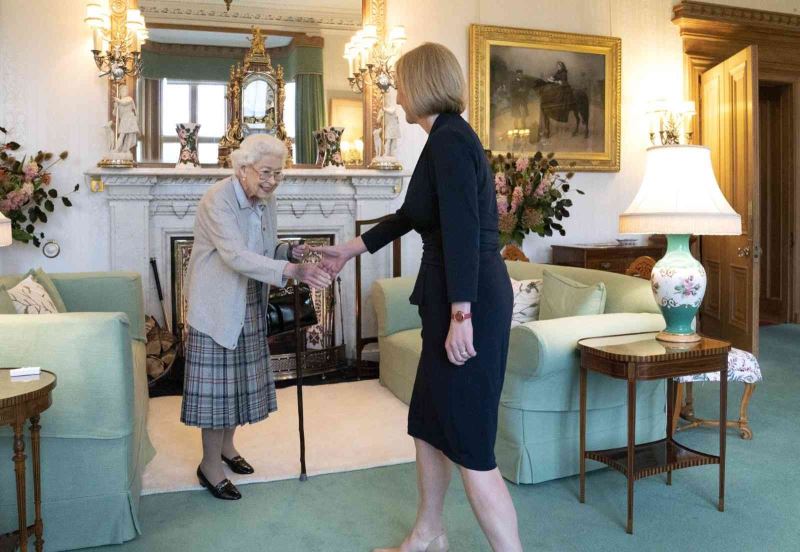 İngiltere’nin yeni Başbakanı Liz Truss, Kraliçe ile görüştü

