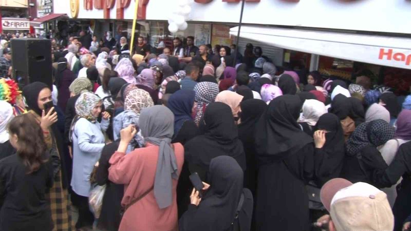 İstanbul’da indirim izdihamı: Mağazanın kepenkleri kapatıldı
