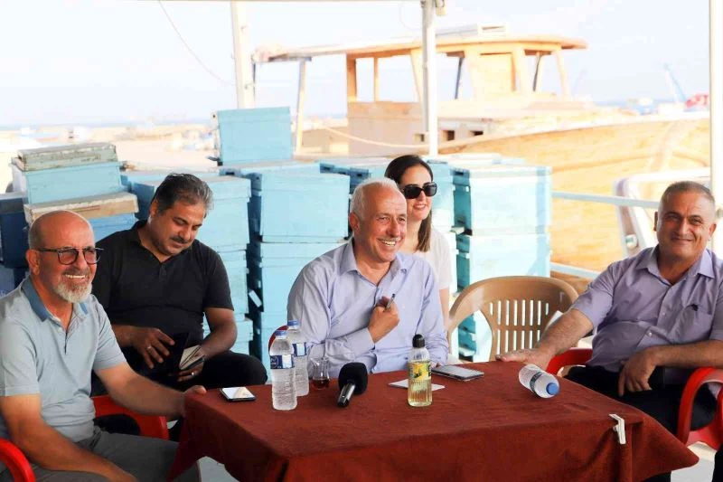 Başkan Gültak, Karaduvarlı balıkçıların sorunlarını dinledi
