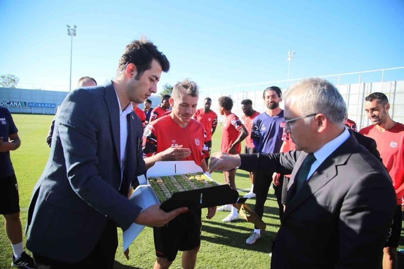 Sivas Valisi’nden, Sivasspor’a UEFA maçı öncesi baklava dopingi
