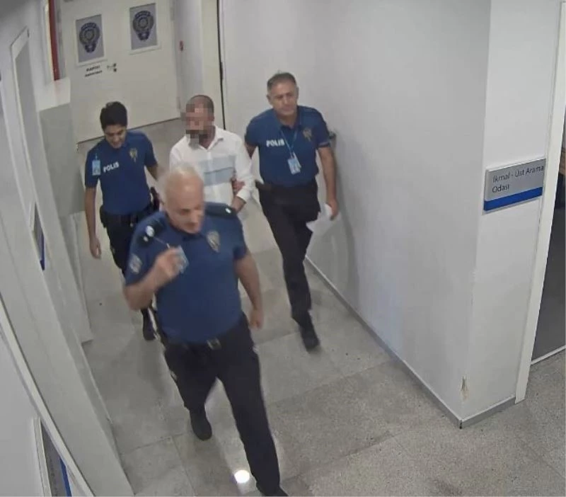 33 suç kaydı bulunan firari 10 yıldır kullandığı sahte kimlikle Havalimanında yakalandı
