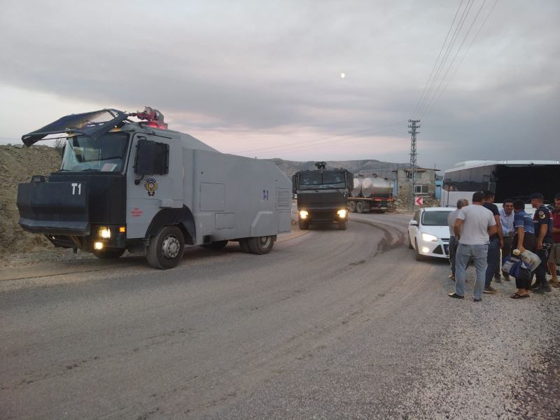 Gülnar’daki orman yangın Silifke’ye sıçradı, Vatandaşları tedbir amaçlı tahliye edildi
