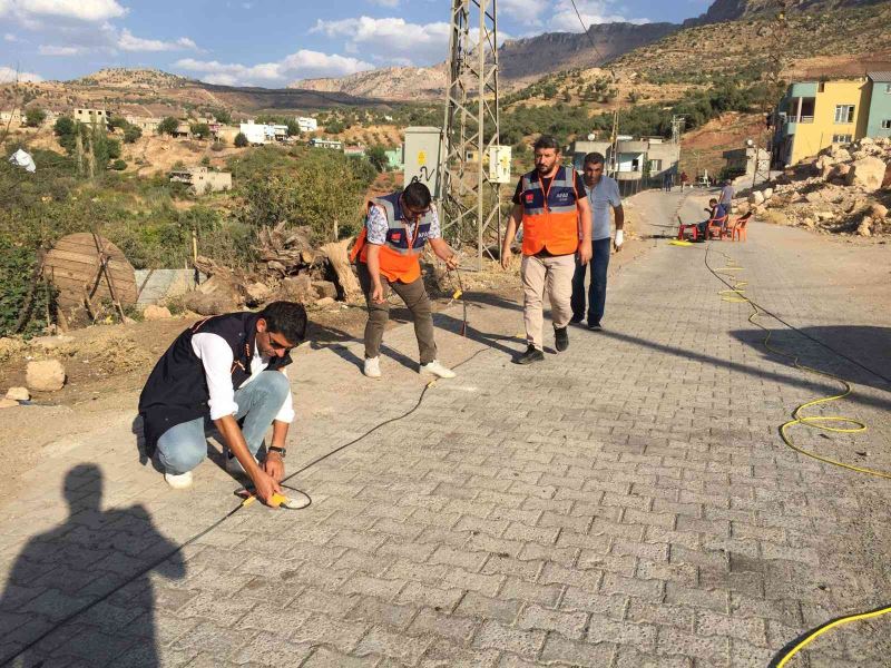 Siirt’te yer altından gelen sesler için AFAD ekipleri köyde incelemede bulundu
