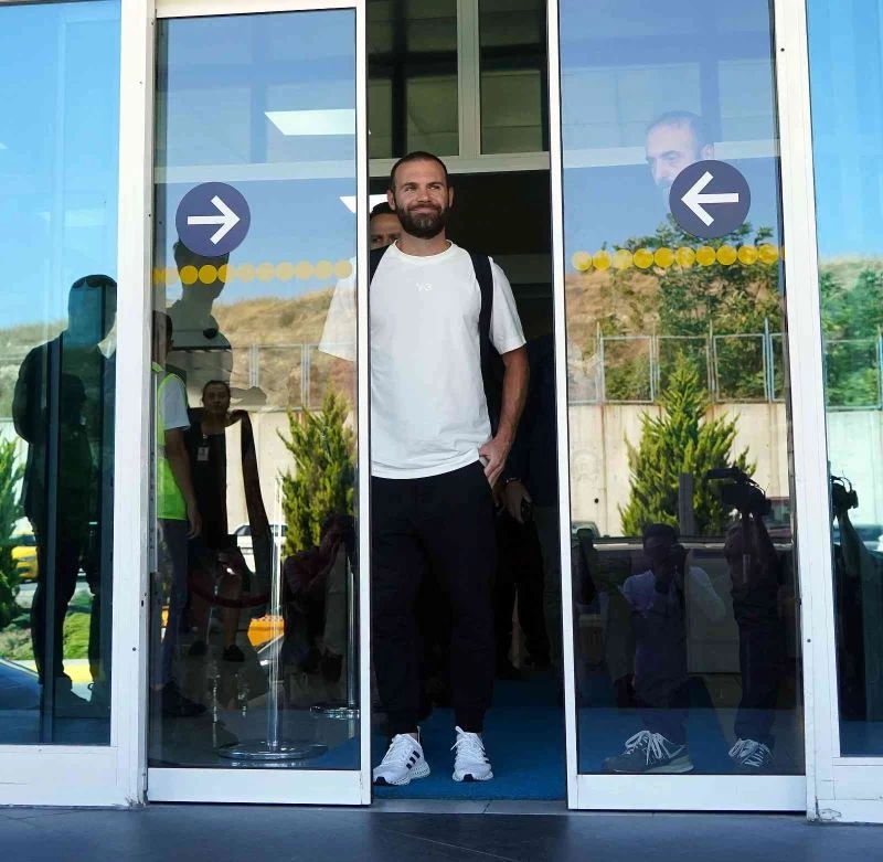 Galatasaray’ın yeni transferi Juan Mata, İstanbul’a geldi
