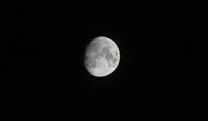 Osmaniye’de geceyi aydınlatan “şişkin ay” güzelliği
