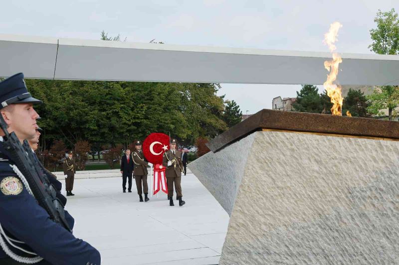 Cumhurbaşkanı Erdoğan, Hırvatistan’da Vatan Anıtı’na çelenk koydu
