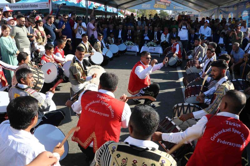 Kahramanmaraş’ta davullu zurnalı köprülü kavşak ve bulvar açılışı