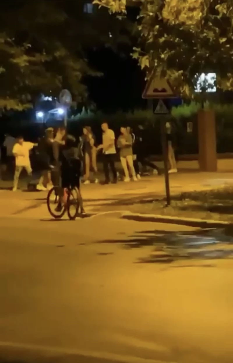 Bursa’da ‘kız’ meselesi yüzünden çıkan meydan muharebesi kameralarda
