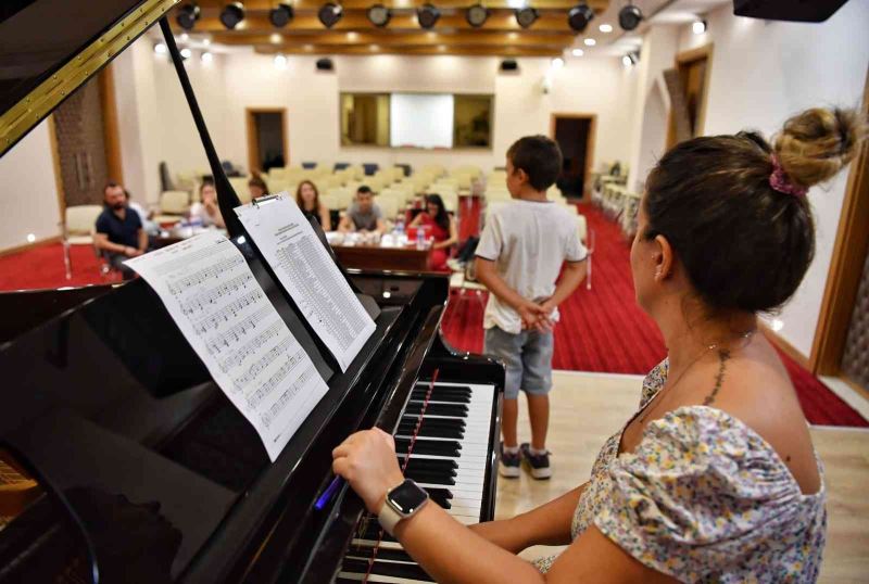 Konyaaltı’nda Müzik Akademisi seçmelerine yoğun ilgi
