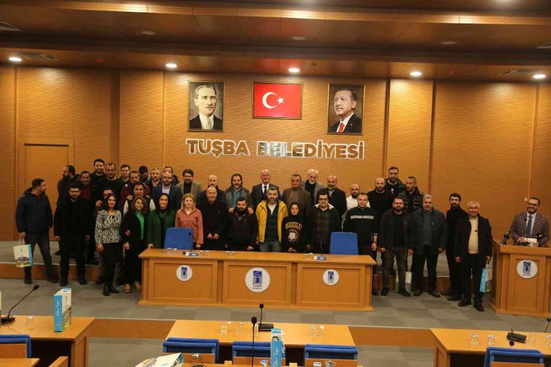 Tuşba Belediyesi Başkanı Akman, gazetecilerle bir araya geldi
