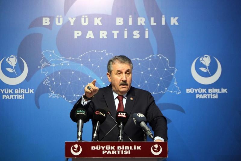 BBP lideri Destici: “(Kılıçdaroğlu’nun) Dokunulmazlıkların kaldırılması konusunda endişe duymadıklarını ifade etmesi tam bir ironidir”
