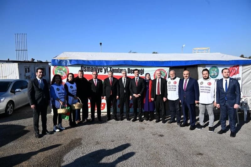 Tanıtım için sürücülere Osmaniye yer fıstığı dağıtıldı