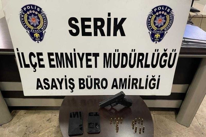 Antalya’da 2 kişiyi yaralayan, 1 işyerini kurşunlayan şahıs yakalandı
