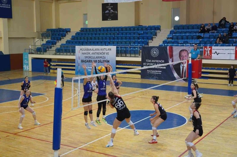 TVF Kadınlar 2. Ligi temsilcisi Bilecik Belediye Spor Kadın Voleybol Takımı evinde set alamadı
