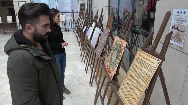 Hattat Ahmed Şemseddin Karahisari ‘Hat Örnekleri Sergisi’ sanatseverlerin beğenisine sunuldu
