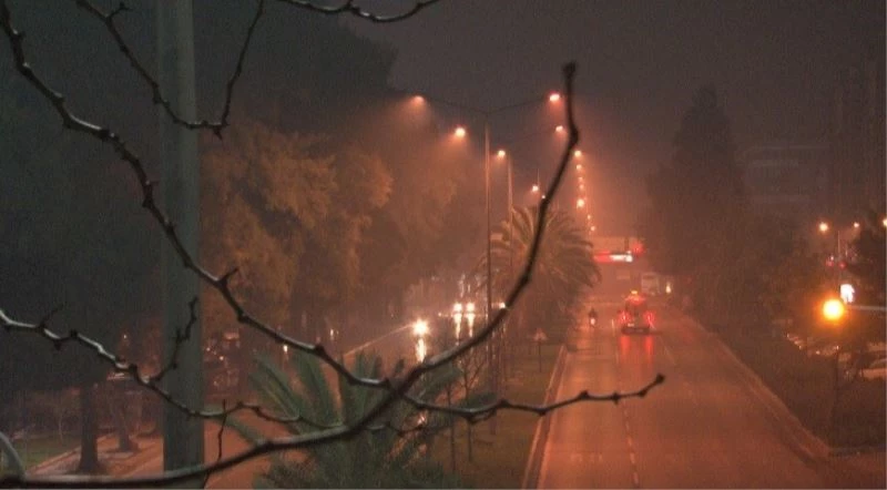 İzmir’de hava kirliliği alarm veriyor: Dumanlar şehri kapladı
