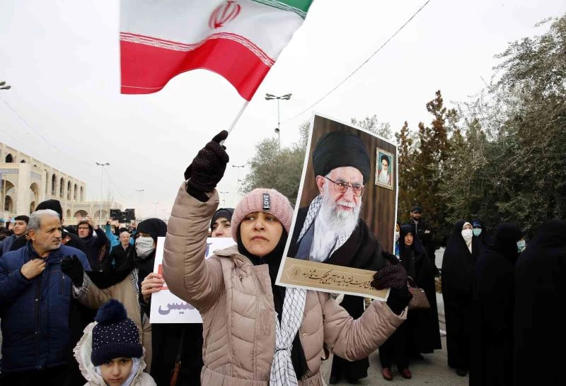 Tahran’da hükümete destek gösterisi: 