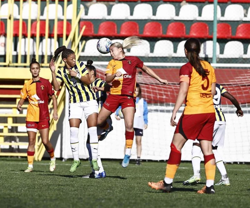 Kadınlar futbolda derbi zamanı: Galatasaray - Fenerbahçe
