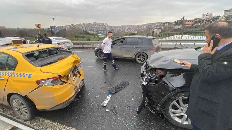 İstanbul’da 5 araçlı zincirleme kaza: Libyalı kadın sürücü şok yaşadı
