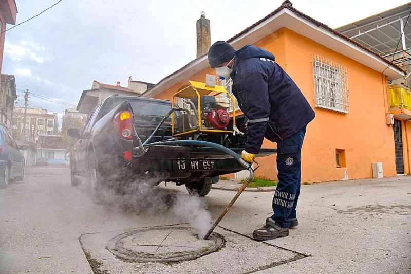 Karesi’de haşere ile mücadele sürüyor
