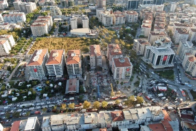 Depremde 36 kişiye mezar olan apartmanın davasında yeni gelişme: Kamu görevlileri de ağır cezada yargılanacak

