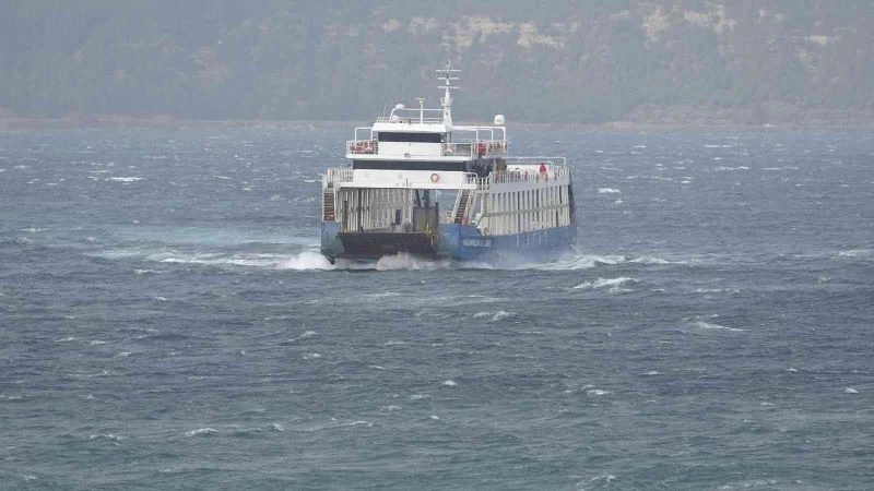 Fırtına nedeniyle Çanakkale-Eceabat hattındaki saat 15.00 feribot seferi karşılıklı olarak iptal edildi
