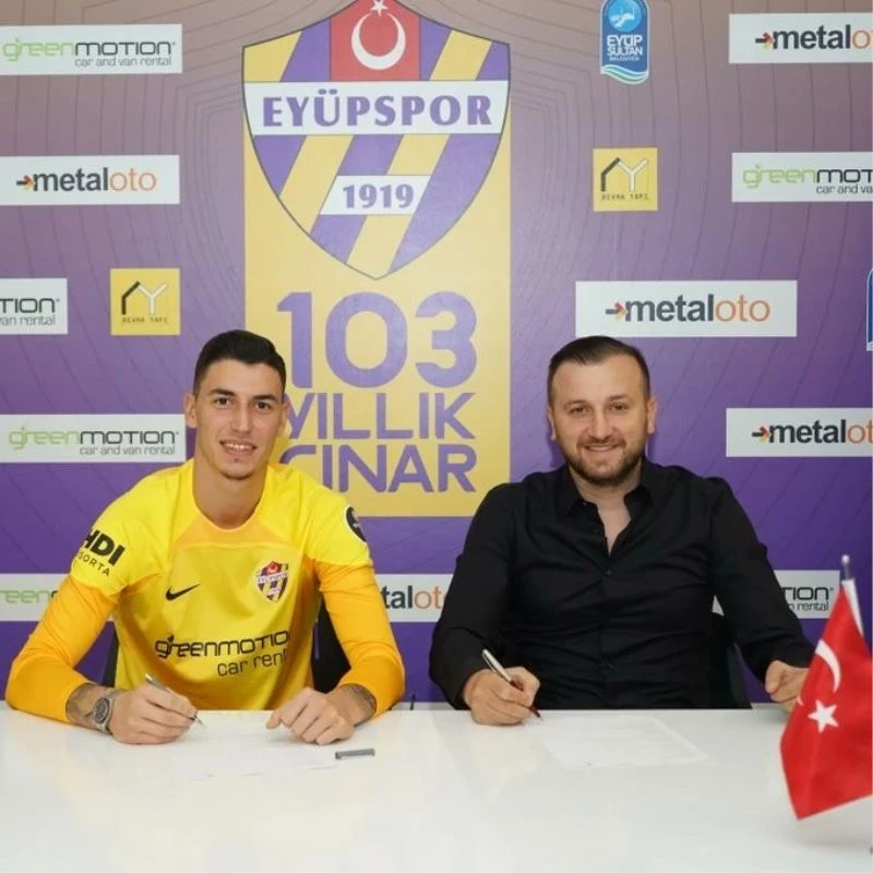 Berke Özer, Eyüpspor’a imzayı attı, Ümraniyespor’a kiralandı
