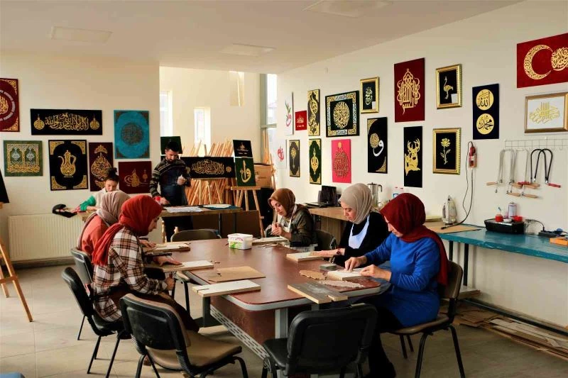 Sabretmeyi ’Naht’ sanatıyla öğrendiler
