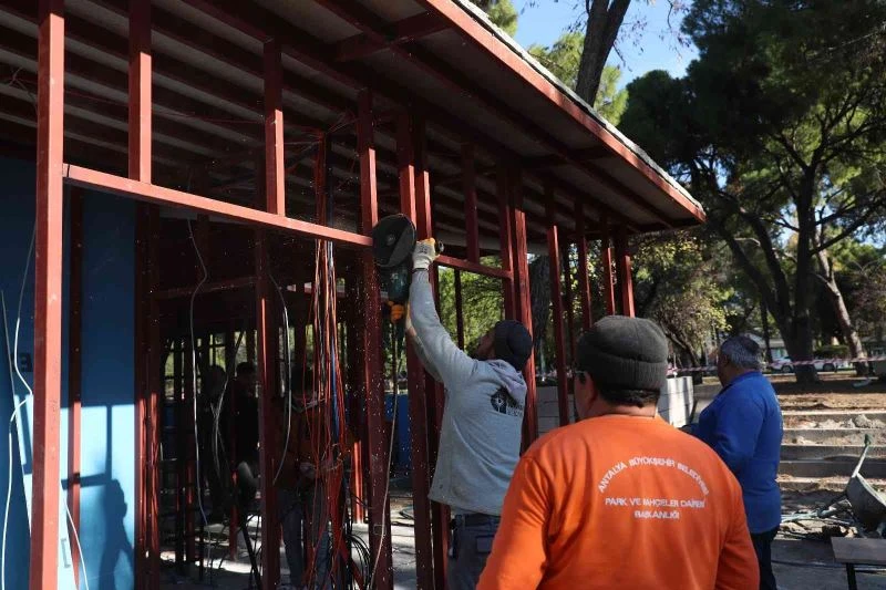 Karaalioğlu Parkı içerisindeki izinsiz yapılar yıkılıyor
