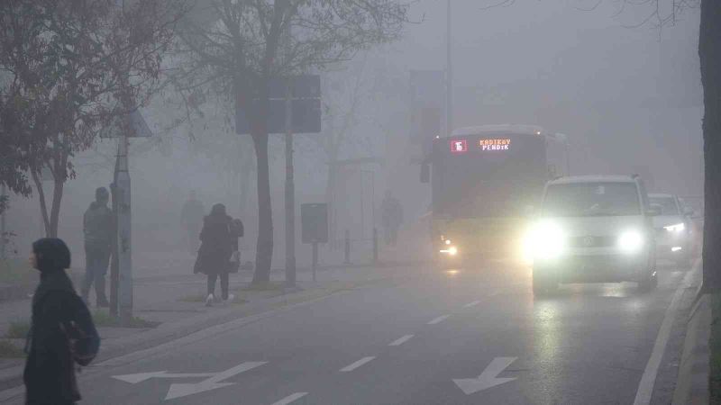 İstanbullular güne sis ile uyandı
