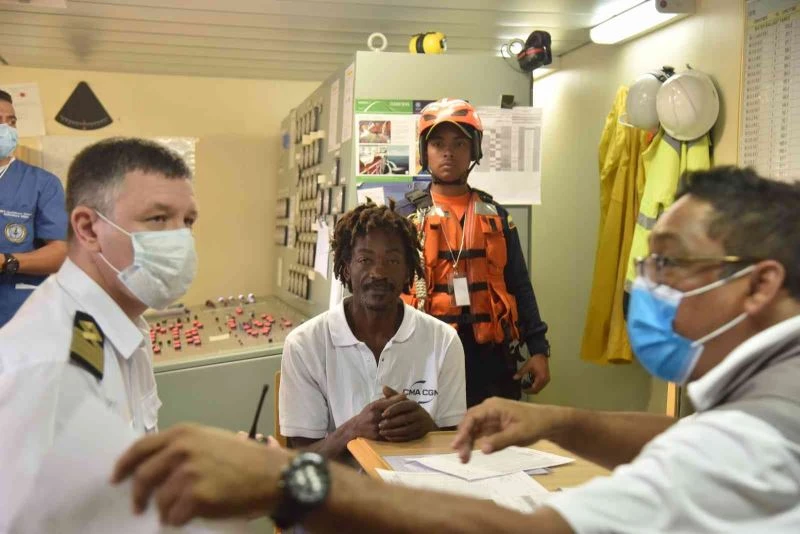 Denizde 24 gün sürüklendi, ketçap yiyerek hayatta kaldı
