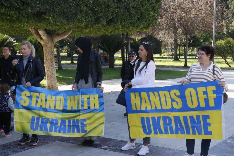 Adana’da yaşayan Ukraynalılar, Ukrayna Birlik Günü’nü kutladı