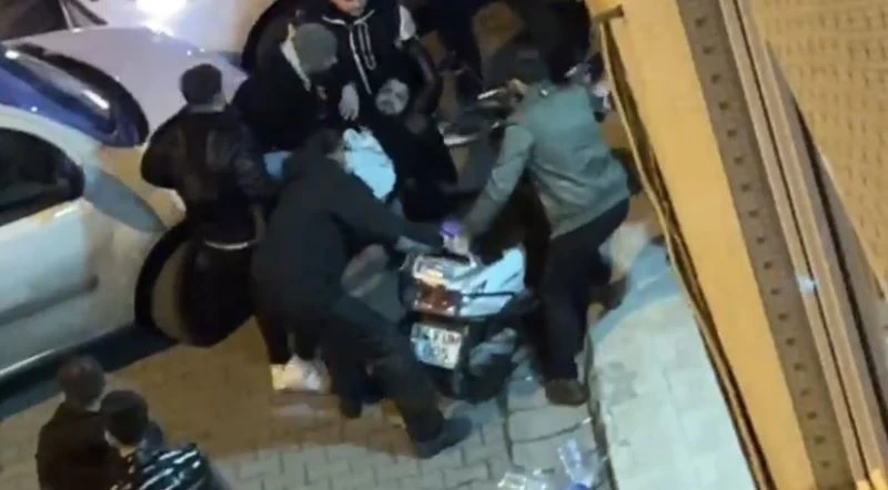 İstanbul’da kıraathanede silahlı saldırı kamerada: Sandalye fırlatıp, masaları devirdiler
