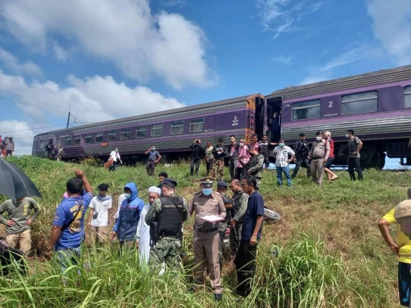 Tayland’da tren hemzemin geçitteki aracı biçti: 1 ölü, 2 yaralı
