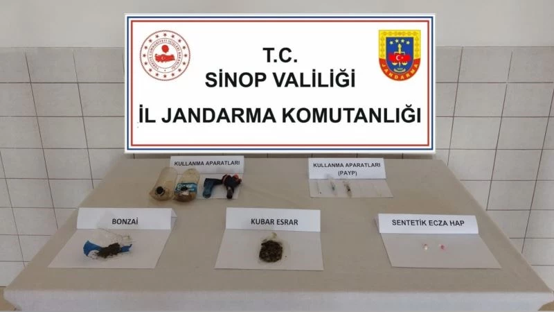 Sinop’ta yol kontrolünde bir araçtan bonzai ele geçirildi
